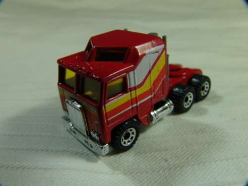 Vintage collectable die cast Matchbox Kenworth Aerodyne Truck with Matchbox Tipper Trailer.