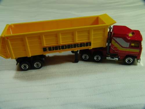 Vintage collectable die cast Matchbox Kenworth Aerodyne Truck with Matchbox Tipper Trailer.