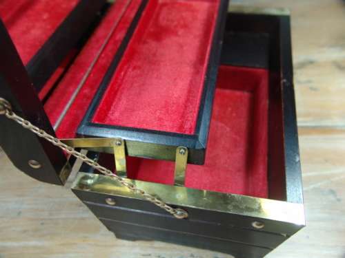 Vintage Large wooden "Treasure chest" Musical Jewelry Box