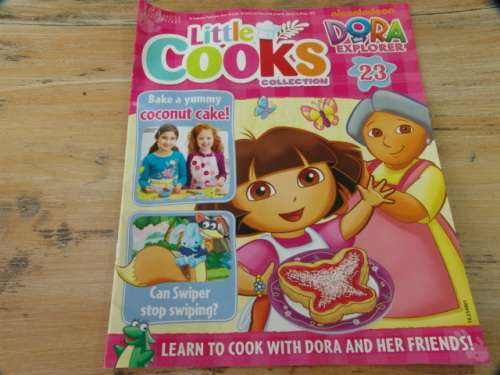 Nickelodeon, Little Cooks collection, Dora the explorer, Bake a yummy, Book, Sprinkler and Sieve