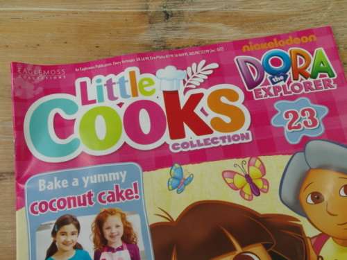 Nickelodeon, Little Cooks collection, Dora the explorer, Bake a yummy, Book, Sprinkler and Sieve