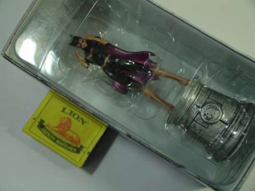 DC Comics Chess collection action figurine, Batgirl, Super hero character, collect them all