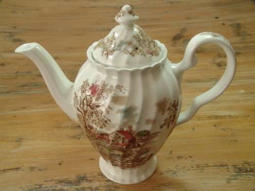 Johnson Bros "Spring" , 12 piece porcelain Teaset, made in England, serves 4