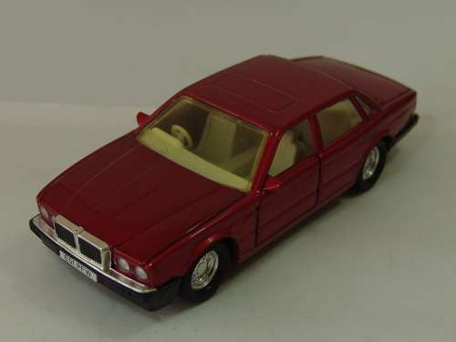 Collectable die cast scale model Car, Matchbox Super Kings, Jaguar XJ 6, 1:32, 1987