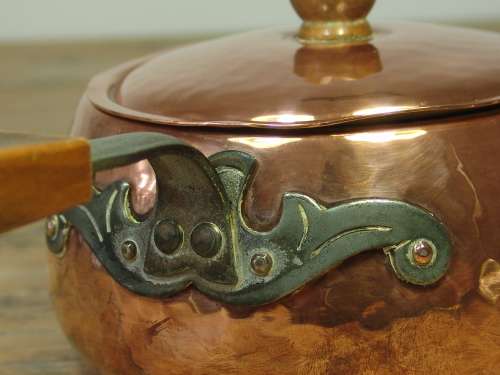 Hammered copper pot with lid, 17cm diam, vintage