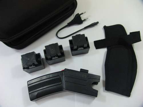 Stun Gun with tazer and laser pointer plus 3 cartridges 5m, Set,  New in storing case