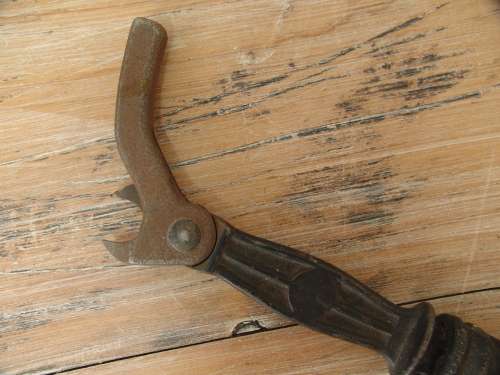 Large vintage metal Crescent No.56 Suregrip Nail Puller from USA - working
