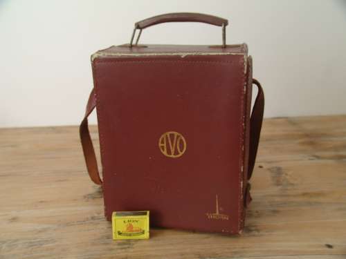 Vintage bakelite Avometer no.8, volt meter, in original leather case and with test leads. - working