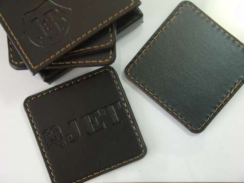 Set of 4 J&B Jet leather coasters in original box, 6,5cm x 6,5cm, Mint