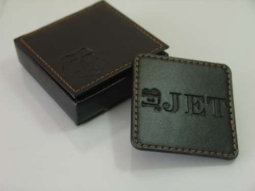 Set of 4 J&B Jet leather coasters in original box, 6,5cm x 6,5cm, Mint