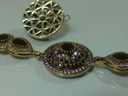 Exquisite Silver and gilded silver Bracelet with matching Pendant set, prestine condition, 27.2grams