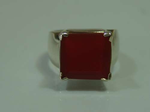Heavy 925 Silver Ring, set with a large square Agate, 8.2grams