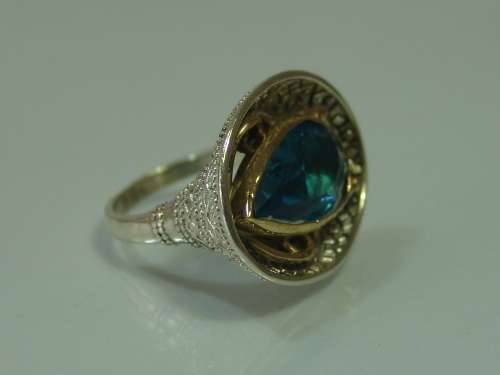 Chunky and heavy silver and Gilded Ring set with blue stone, 10.1grams