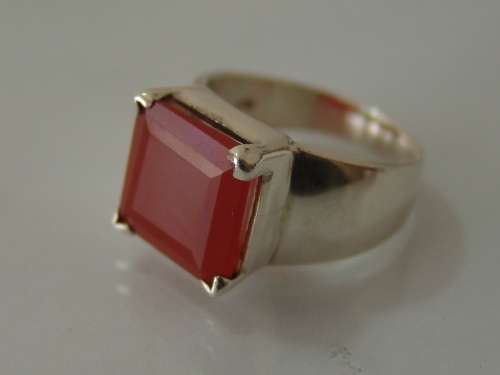 Heavy 925 Silver Ring, set with a large square Agate, 8.8grams