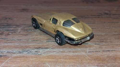 Collectable die cast scale model Car, Hotwheels Corvette Stingray, 1:64, Gold, 1979