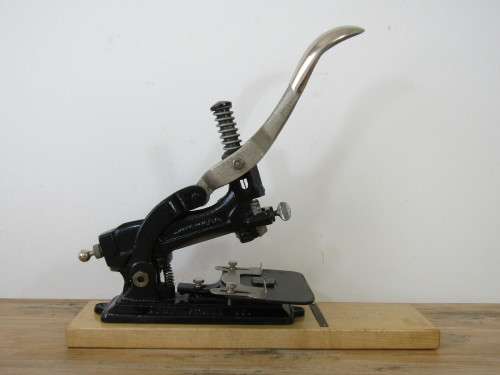 Large early 1900's Acme no.1 cast iron industrial Stapler, USA, 20cm x 20cm x 10cm, working