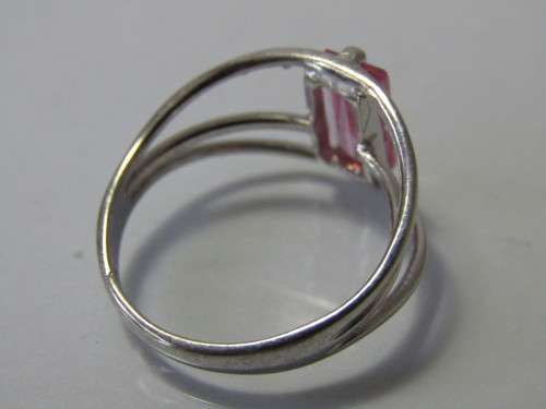 Vintage 925 Silver Ring set with a pink stone, 2.9g, stamped