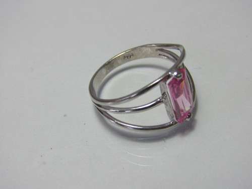 Vintage 925 Silver Ring set with a pink stone, 2.9g, stamped