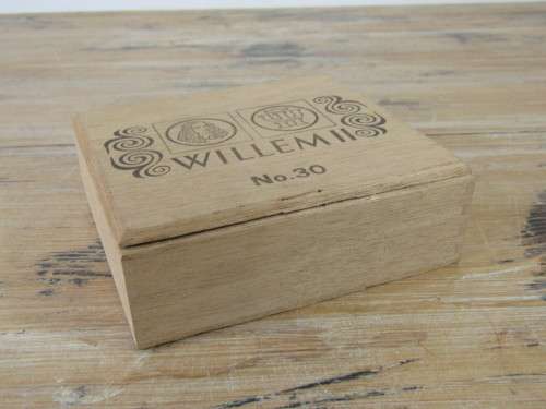 Vintage wooden Cigar box, Willem II No.30, Holland, 12cm x 10cm x 4cm