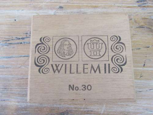 Vintage wooden Cigar box, Willem II No.30, Holland, 12cm x 10cm x 4cm