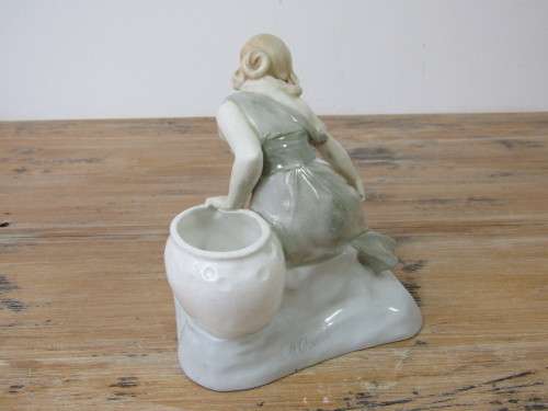 Beatifull Art Nouveau signed Lladro porcelain figurine, 7877,excellent condition, 17cm x 13cm x 16cm