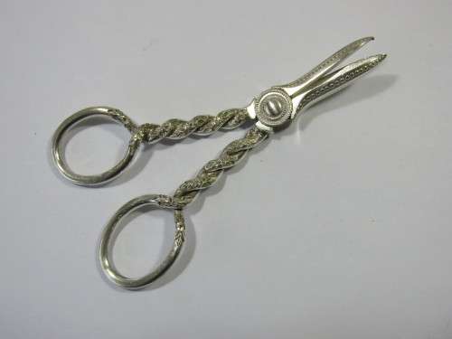Vintage boxed set of 3 Victorian silverplated items, 2 nut crackers and one sizors
