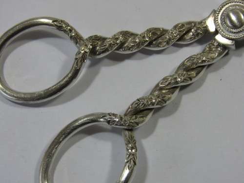 Vintage boxed set of 3 Victorian silverplated items, 2 nut crackers and one sizors