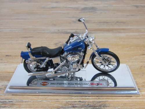 Collectable  Maisto Harley-Davidson Cycles, 2002 Wide Glide, metal die cast model, 1:18, mint