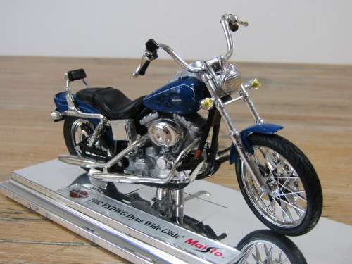 Collectable  Maisto Harley-Davidson Cycles, 2002 Wide Glide, metal die cast model, 1:18, mint