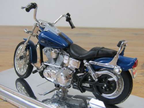 Collectable  Maisto Harley-Davidson Cycles, 2002 Wide Glide, metal die cast model, 1:18, mint