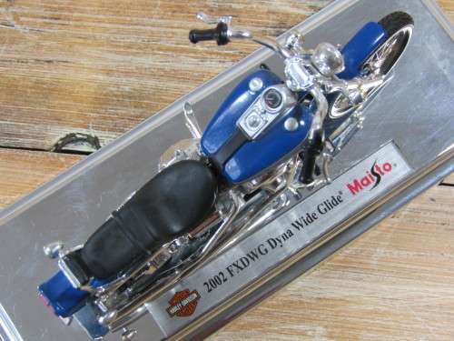 Collectable  Maisto Harley-Davidson Cycles, 2002 Wide Glide, metal die cast model, 1:18, mint