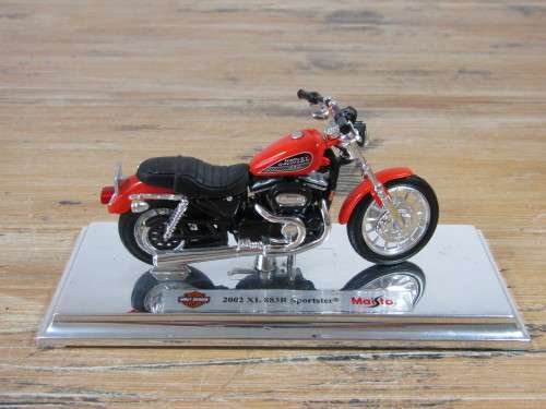 Collectable  Maisto Harley-Davidson Cycles, 2002 XL 883R Sportster, metal die cast model, 1:18, mint