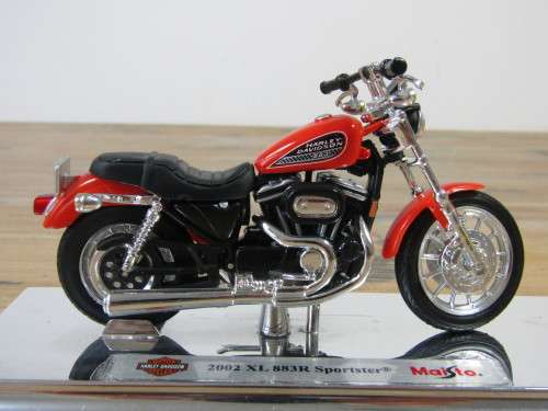 Collectable  Maisto Harley-Davidson Cycles, 2002 XL 883R Sportster, metal die cast model, 1:18, mint