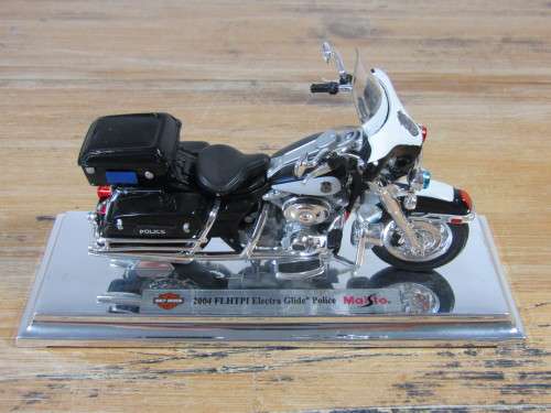 Collectable  Maisto Harley-Davidson Cycles, 2004 Glide Police, metal die cast model, 1:18, mint