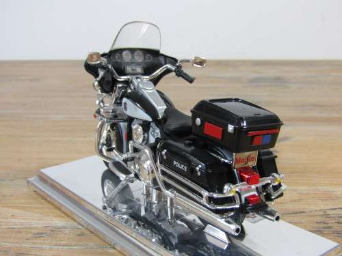 Collectable  Maisto Harley-Davidson Cycles, 2004 Glide Police, metal die cast model, 1:18, mint
