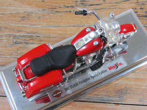 Collectable  Maisto Harley-Davidson Cycles, 2002 Firefighter, metal die cast model, 1:18, mint