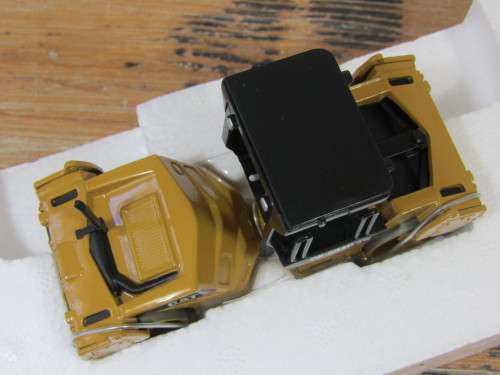 Collectable metal die cast scale model, Boxed CAT CB 534D WX Vibratory Asphalt Compactor, 1:50, mint