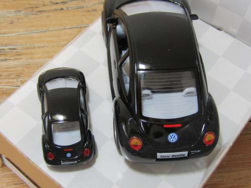Collectable metal die cast scale model car, Kinsmart collection, new VW Beetle, mint, 2 pack