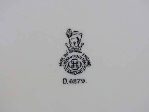 Royal Doulton porcelain display plate, The Falconer, D6279, excellent condition