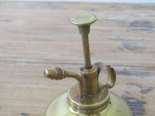 Vintage brass oil can, dispenser, main body 10cm, excellent and working