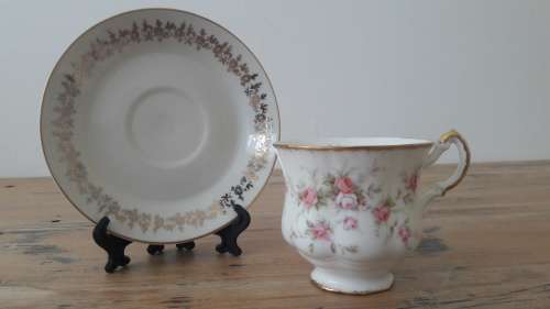 Stunning Paragon - Victorian Rose mismatched duo