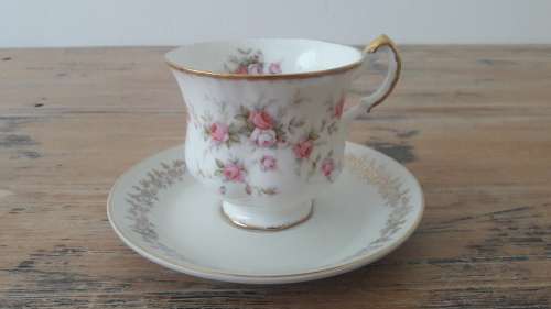 Stunning Paragon - Victorian Rose mismatched duo