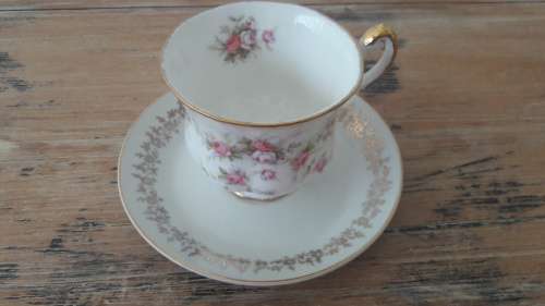 Stunning Paragon - Victorian Rose mismatched duo
