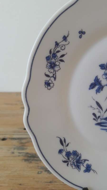Arc Arcopal - France - Pretty blue and white side plates