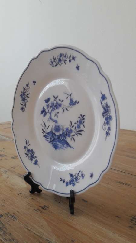 Arc Arcopal - France - Pretty blue and white side plates