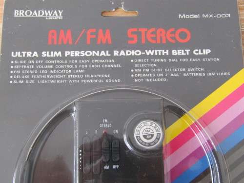 Vintage AM/FM portable radio *Another of our MONTHLY no reserve antiques and collectables Auction*