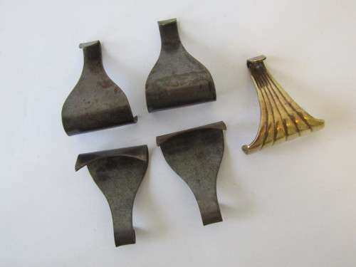 Vintage picture hanging accessories, clamp hooks, (5)