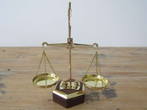 Vintage brass balance Scale and Weight Set, pocket size, India, excellent working condition