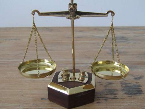 Vintage brass balance Scale and Weight Set, pocket size, India, excellent working condition