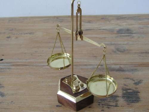 Vintage brass balance Scale and Weight Set, pocket size, India, excellent working condition